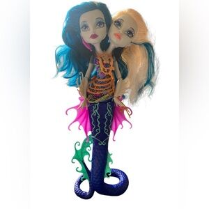 Great Scarrier Reef Monster High Peri & Pearl Mattel Doll Toy Collectible